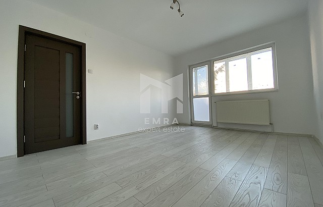 De vânzare apartament 3 camere Mures, Târgu Mureș, Dâmbul Pietros - stânga